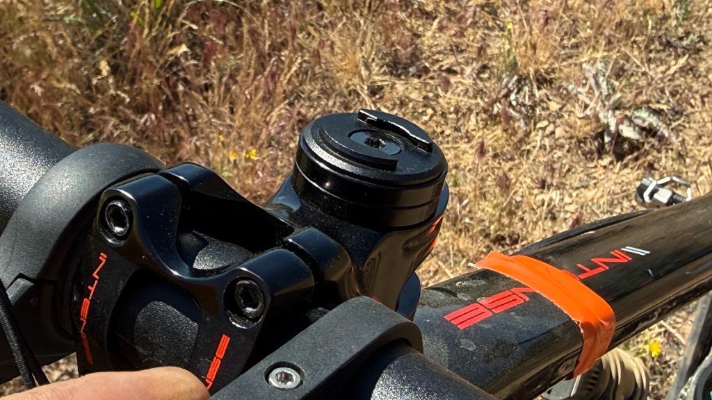Short mountain bike stem upgrade for modern trail geometry used in physiology-first cycling training cockpit optimization.